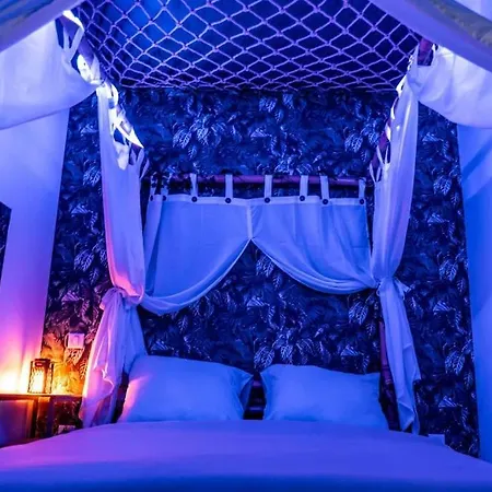 Tropical Jungle Loveroom Centre Appartamento Pau