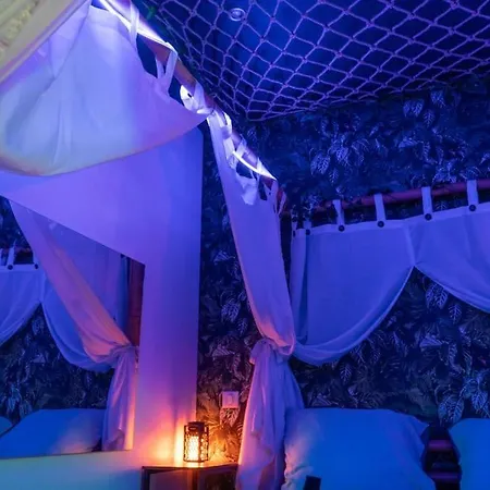 Apartment Tropical Jungle Loveroom Centre