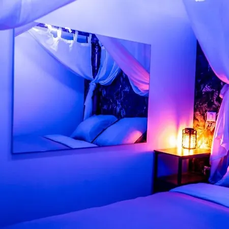 Tropical Jungle Loveroom Centre * Pau