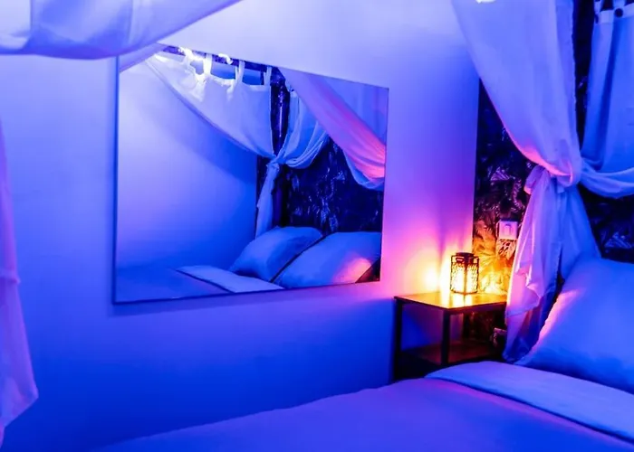 Tropical Jungle Loveroom Centre * Pau